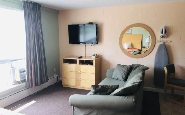 Perth Plaza Inn & Suites