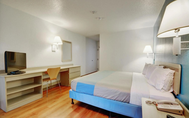 Motel 6 Newport, RI