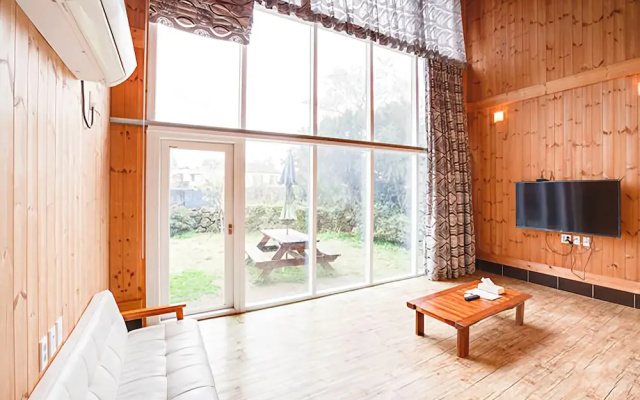Jejuwild Rose South Village Pension