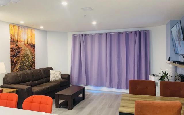 Lovely 1-Bedroom Condo with AC & Kitchen