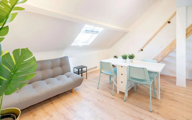 Elegant 1-bedroom Central Apartment