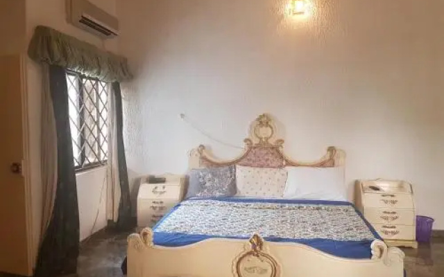 Hatfield Hotel And Suites