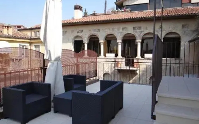 Theater Verona Apartment