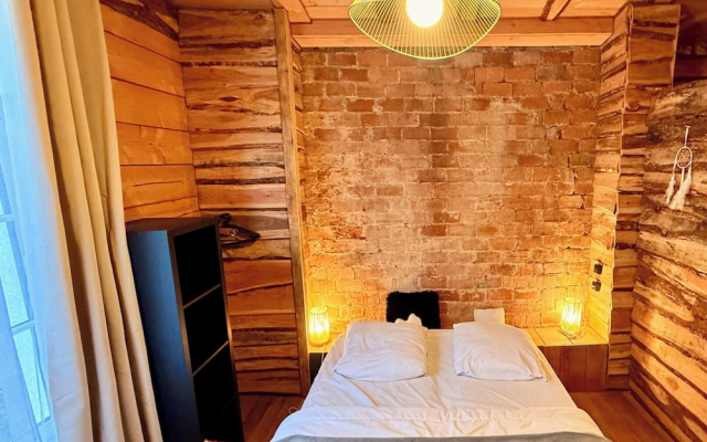 Cabin-style Nook for 2