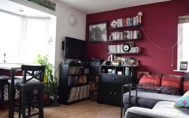 Cosy 2 Bedroom Flat Overlooking Canal in Hackney