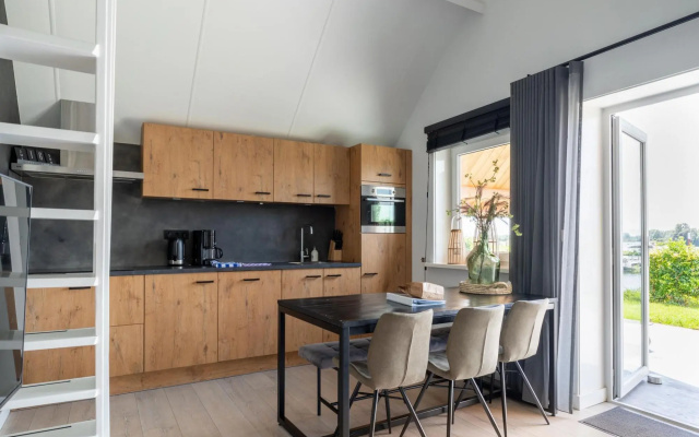 Family Home With Lots of Water Sports Facilities