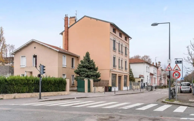 Stop Chez M District