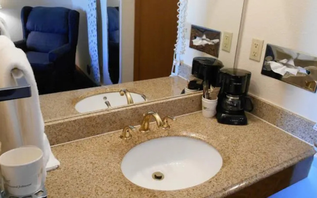 Howard Johnson Express Inn - Wichita