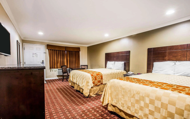 Rodeway Inn & Suites Bellflower