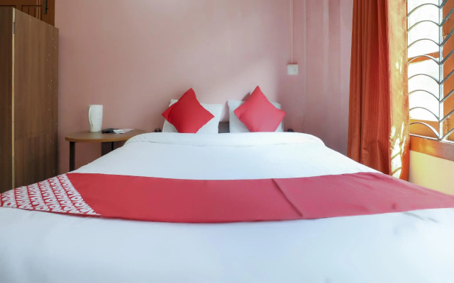 OYO 74211 Hotel Green Lush