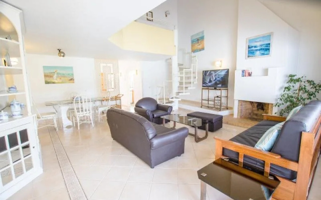 Moura Golf Village