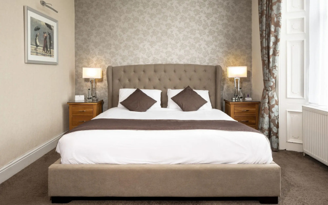 The Oaks Hotel