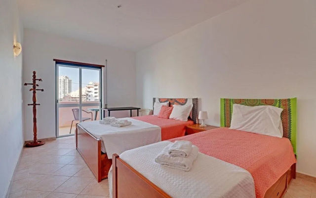 PRAIA DA ROCHA CENTRAL WITH POOL by HOMING