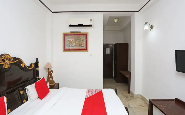 OYO Capital O 5879 Radha Damodar Residency