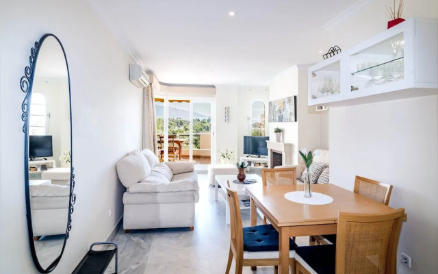 SAT - Contemporary Apartment in Puerto Banus