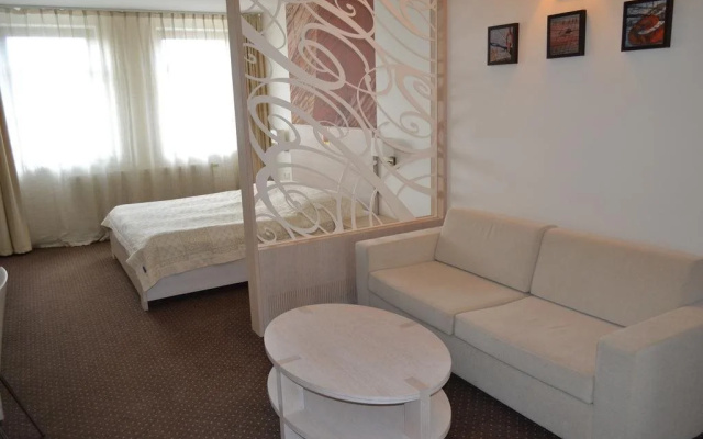 Hotel Slamený Dom