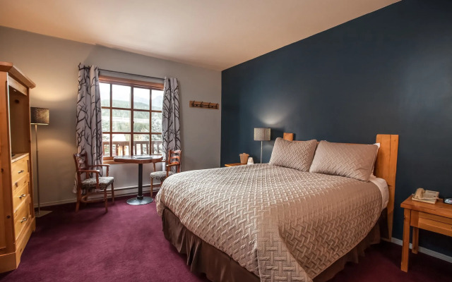 Glacier House Resort