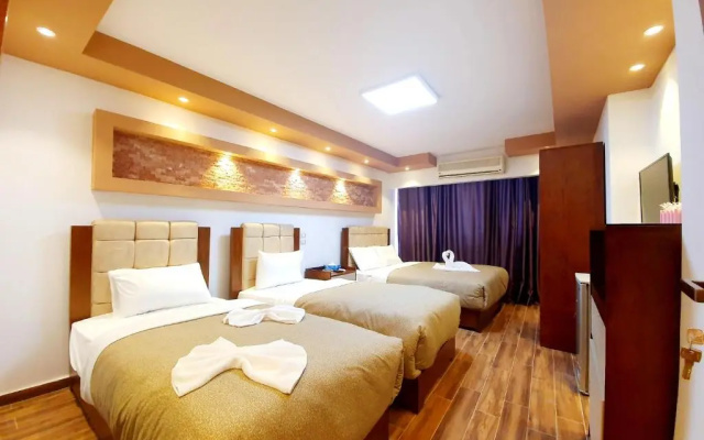 Garden Season Hotel