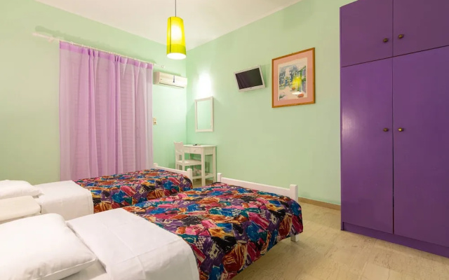 Ni-Mar Studios & Apartments