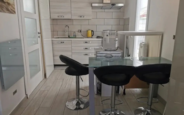 Apartment - Sleeps 2 - Parking - 5min To La Frasca