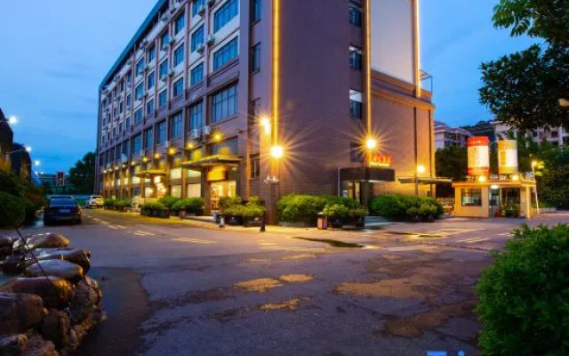 Yingjiuhong Black Tea Theme Hotel