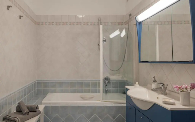 Holiday House Ars