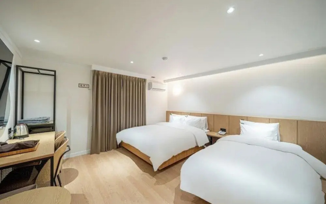 Brown Dot Hotel NamGumi