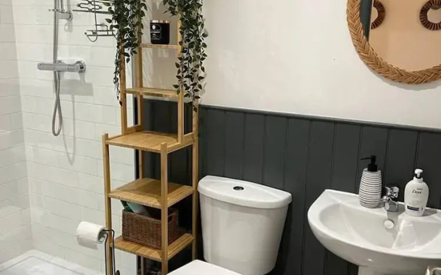 Modern and Spacious 2 Bedroom Flat Near Shoreditch