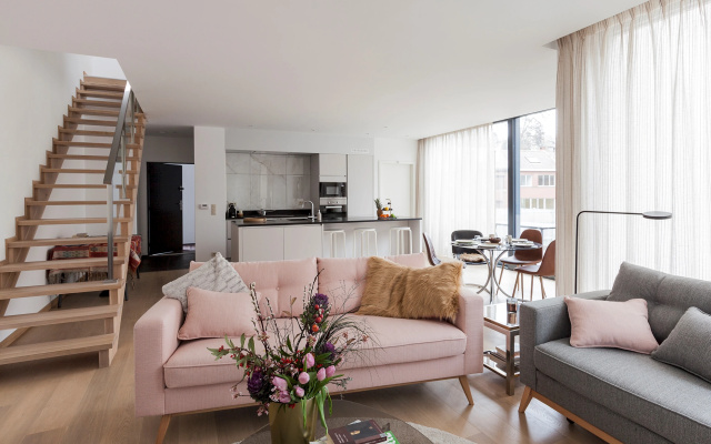 Unit 2 - Modern Smart Home Duplex With Free Parking