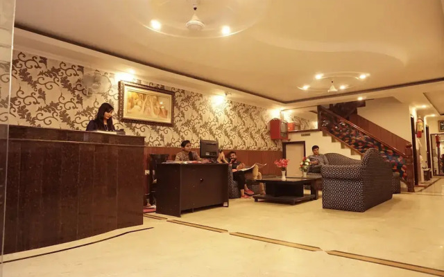 Oyo 44081 Hotel Royal Holidays