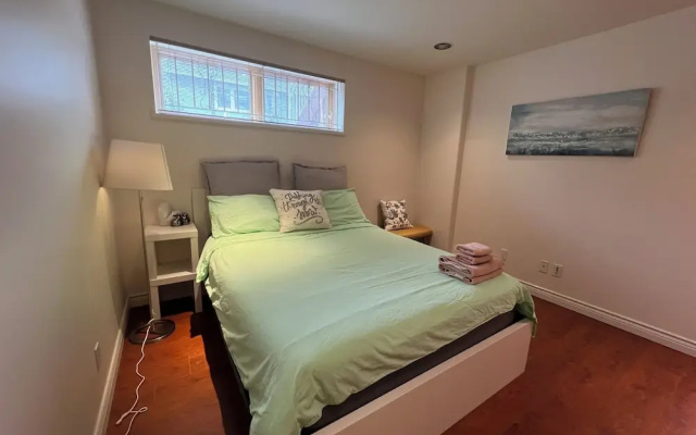 Chic 2BR Suite Vancouver West Downtown