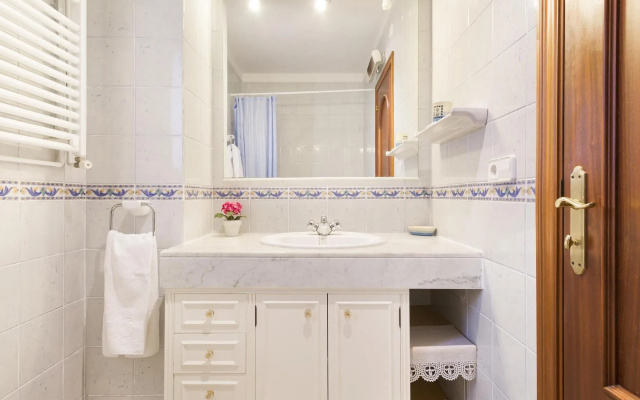 Veni in L'Escala with 3 bedrooms and 1 bathrooms