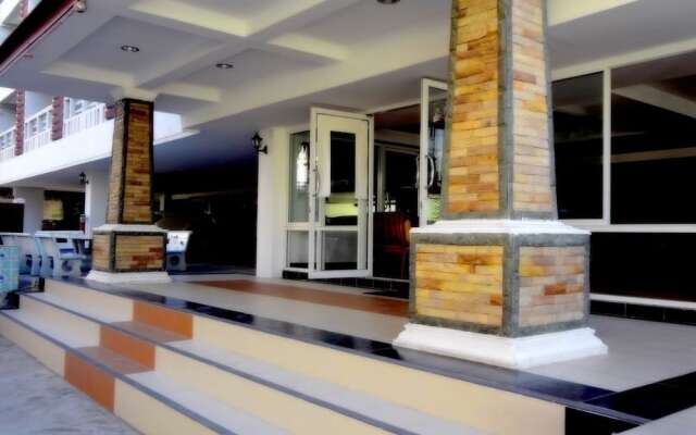 Отель The Garden Place Pattaya вид на фасад