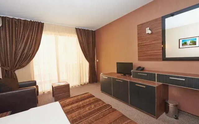 Coral Family Hotel