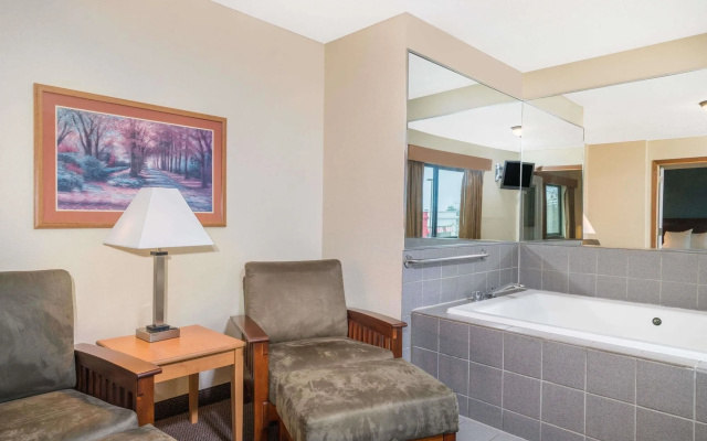 Days Inn & Suites by Wyndham Baxter Brainerd Area