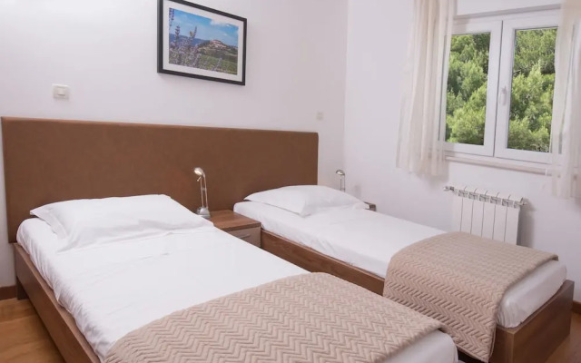 Apartments Lumare with private pool
