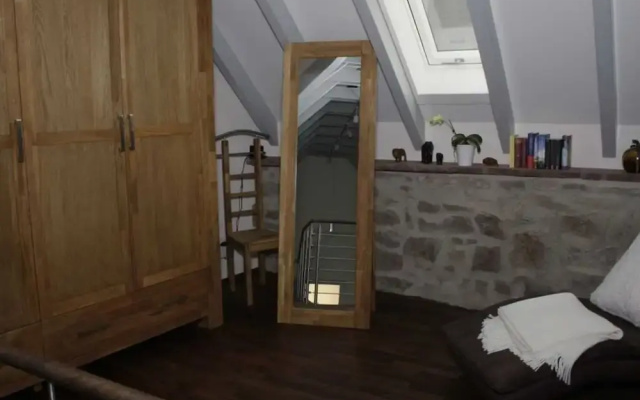 Tranquil Apartment Near Lake