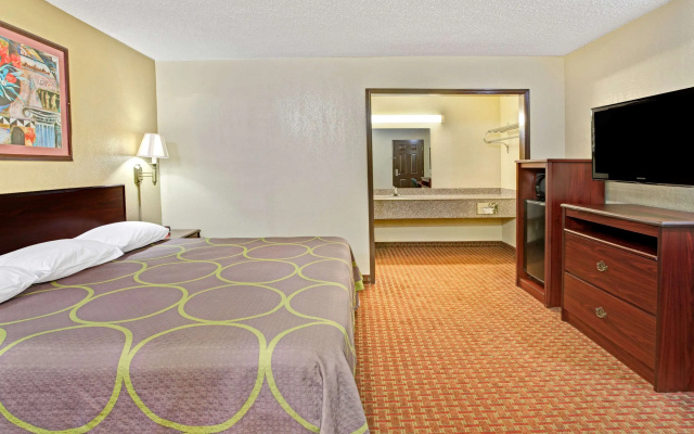 Super 8 By Wyndham Shawnee