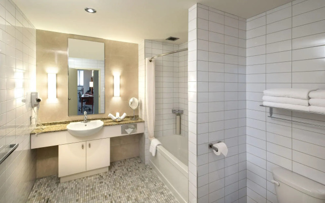 Le Square Phillips Hotel And Suites