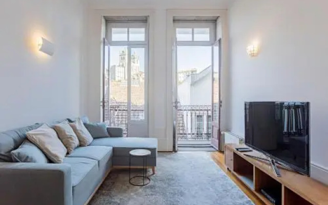 LovelyStay - Aurora Heights Apartment
