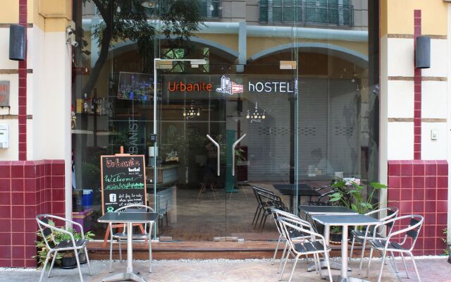 Urbanite Hostel Бангкок вид на фасад