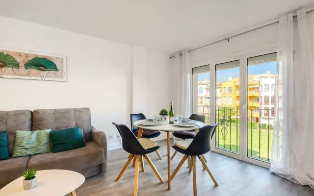 Apartment in Empuriabrava Near Beach