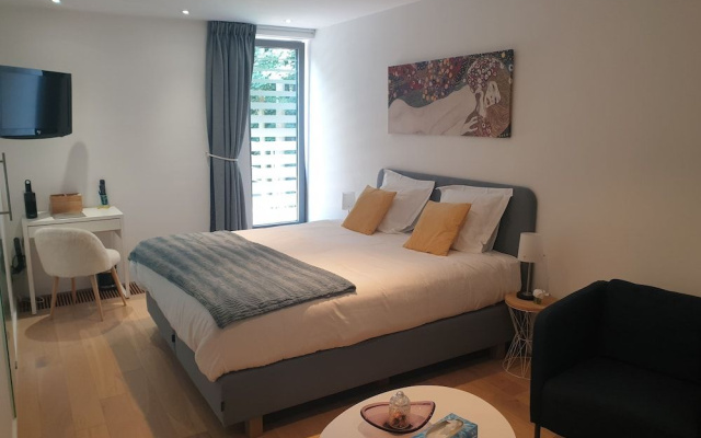 Table Et Chambre Particuliere