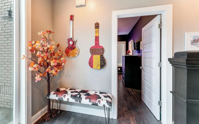 Pet-friendly Abode w/ Balcony in East Nashville!
