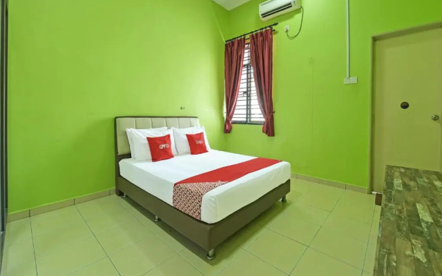 OYO Home  90532 Casa Azlinda Muslim Homestay Ii