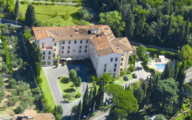 Отель Villa Gabriele DAnnunzio вид на фасад