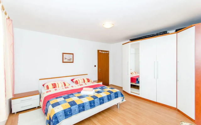 Apartments and Rooms Iva