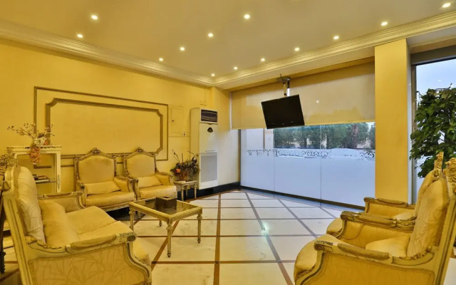 OYO 318 Azure Plaza Furnished Units