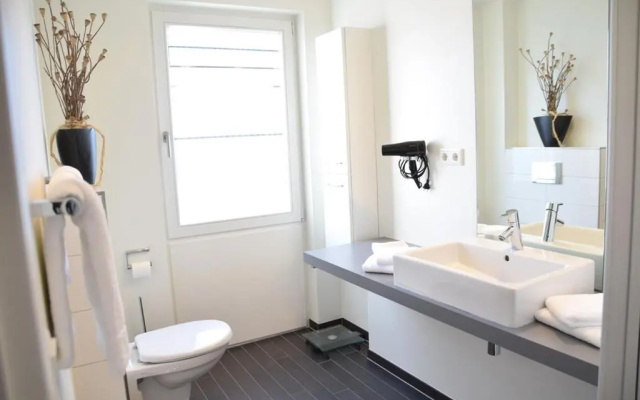 Bomhoffstr. 22a, W4, Blue Water