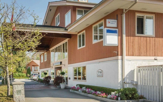 Отель Comfort Inn & Suites North Vancouver Канада, Аптаун - отзывы, цены и фото номеров - забронировать отель Comfort Inn & Suites North Vancouver онлайн вид на фасад